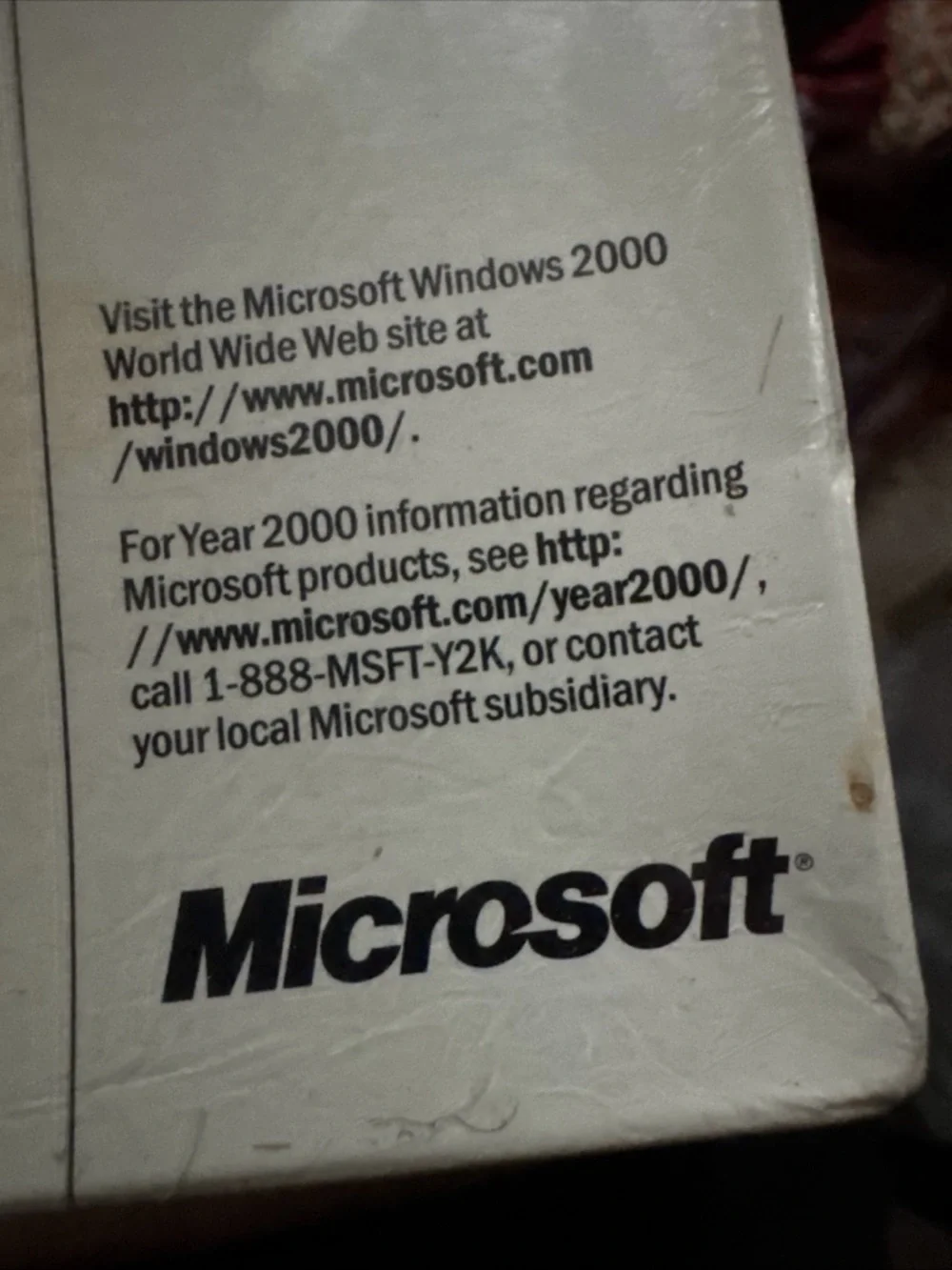 Microsoft Windows 2000 Server Retail Box - includes 10 client access Licenses